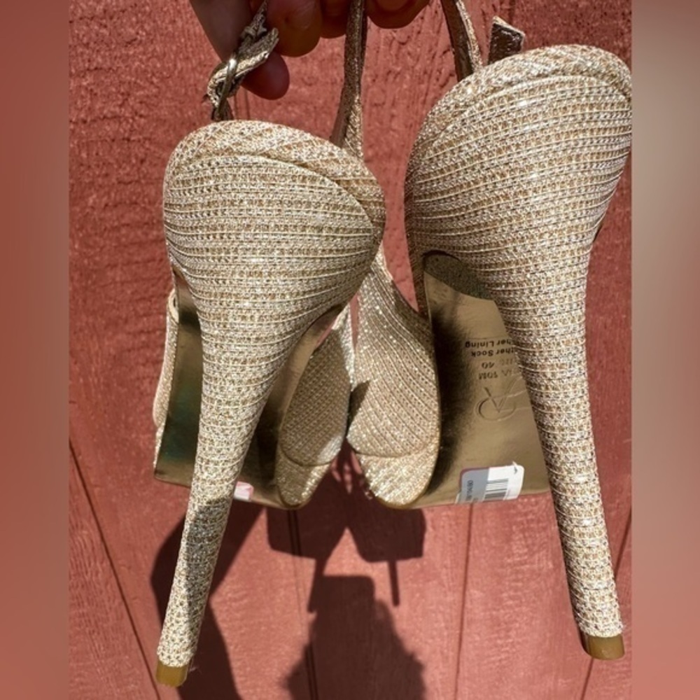 Adrianna Papell Metallic gold slingback open toe heels - Picture 6 of 16